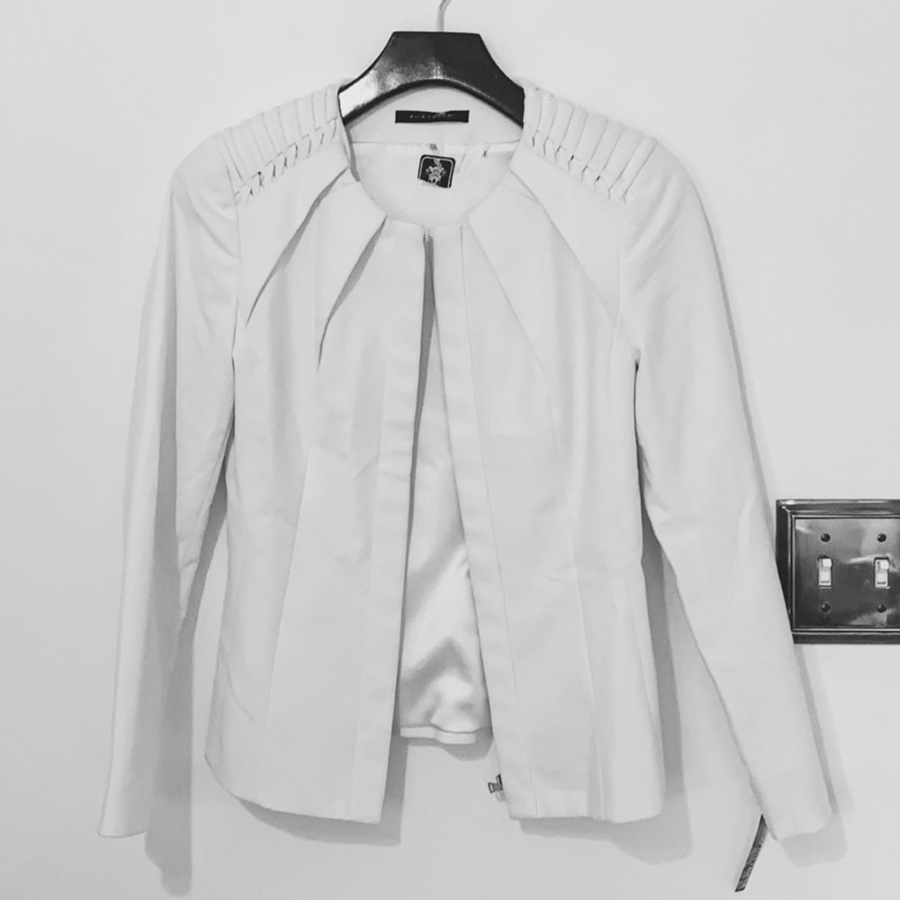 SALE ‼️ Elie Tahari Jacket